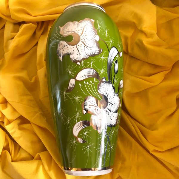 Olbrzymi wazon z fabryki porcelany w Chodzieży Fotografia produktu: Olbrzymi wazon z fabryki porcelany w Chodzieży – zielony – złocony