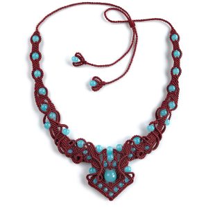 Fotografia produktu: Burgund z lodem – bordowy naszyjnik z kwarcami w kolorze lodowego błękitu