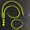 Komplet biżuterii – naszyjnik i bransoletka – w kolorze chartreuse Fotografia produktu: komplet biżuterii – naszyjnik i bransoletka – w kolorze