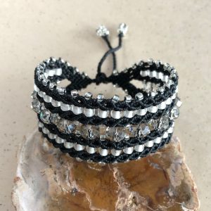 Crystal Princess Elegant – szeroka czarna bransoletka z kryształkami i koralikami w stonowanej kolorystyce