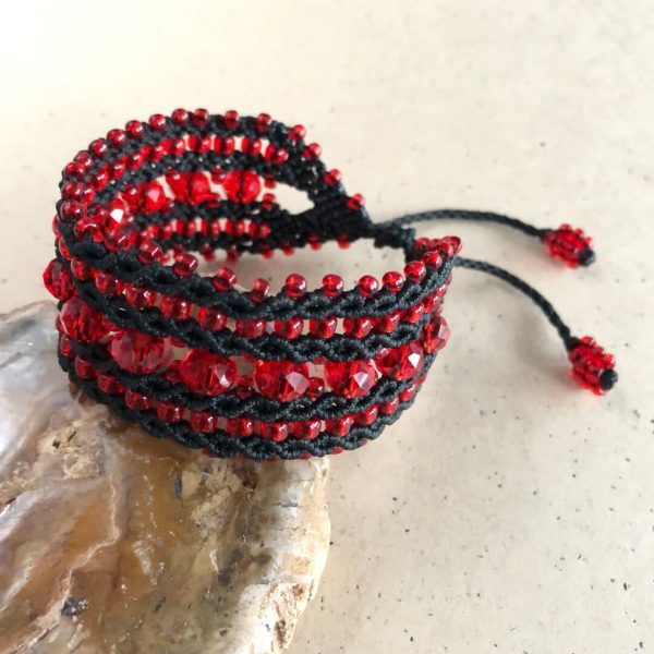 Crystal Princess Red - szeroka czarna bransoletka z kryształkami i koralikami w kolorze czerwonym Crystal Princess Red - szeroka czarna bransoletka z kryształkami i koralikami w kolorze czerwonym