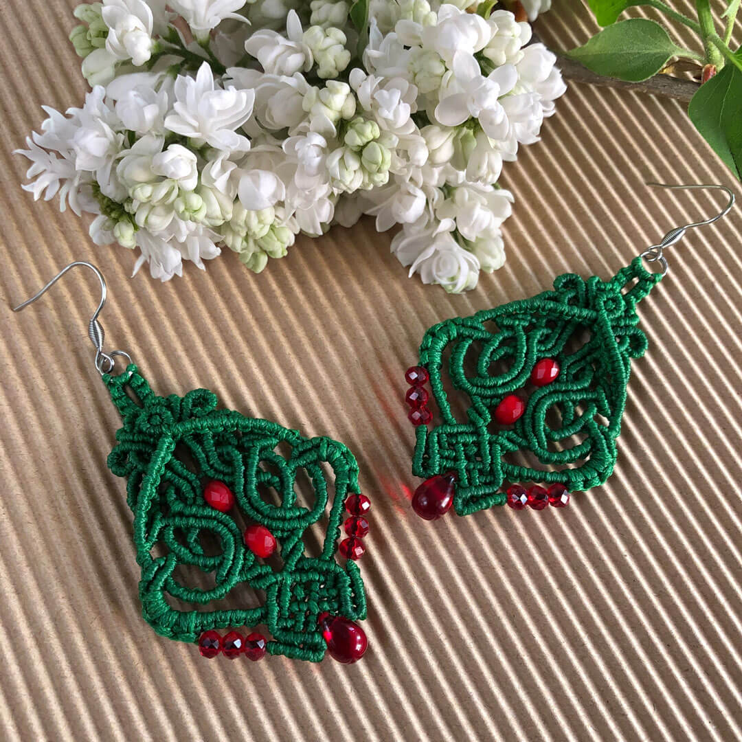 Hylarie – zielone kolczyki z czerwonymi kryształkami