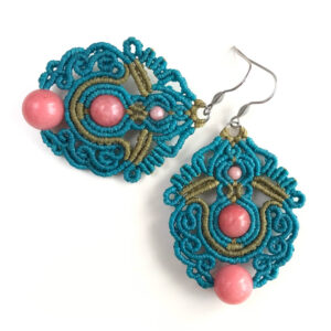 Pastelove – makramowe kolczyki z różowymi jadeitami