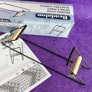 Krosno do pracy z koralikami, umożliwiające tkanie bransoletek