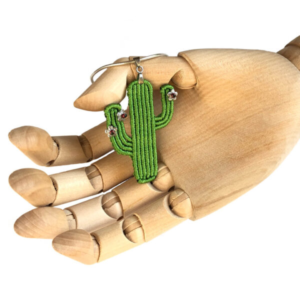 Euphorbia – zielony kwitnący kaktus z hematytami – naszyjnik z wisiorem