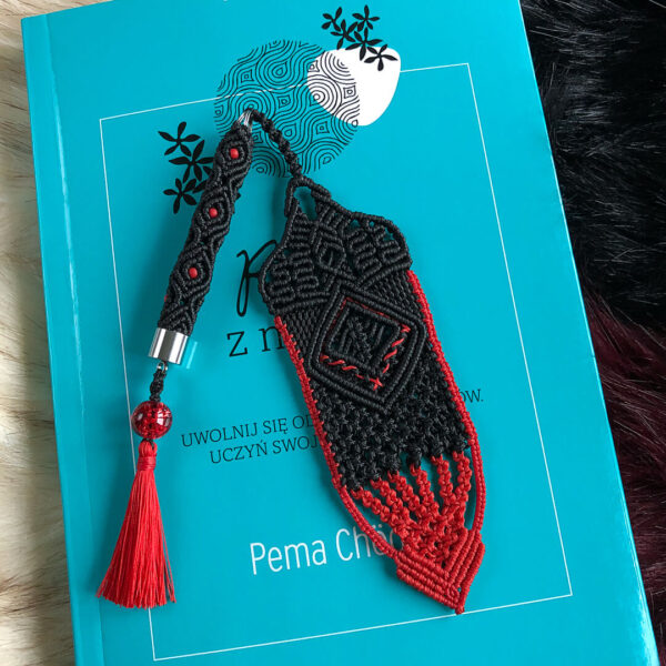 Czarno-czerwony wskaźnik – wyjątkowa zakładka do książki z chwostem – handmade