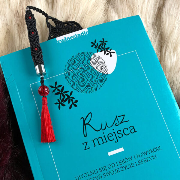 Czarno-czerwony wskaźnik – wyjątkowa zakładka do książki z chwostem – handmade